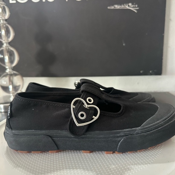 🆕Vans Canvas Heart Buckle Mary Janes - Picture 9 of 14